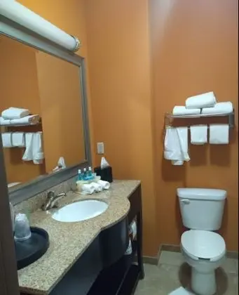 Süit, 1 En Büyük (King) Boy Yatak, Engellilere Uygun (Comm, Tub)