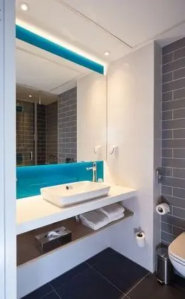 Standard Oda, 1 Büyük (Queen) Boy Yatak, Engellilere Uygun