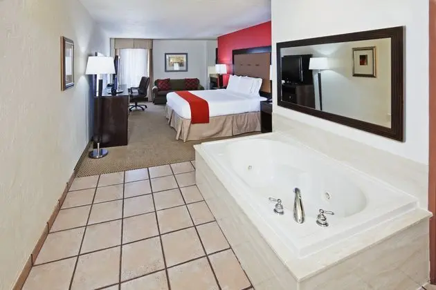 Suit Executive King Bed