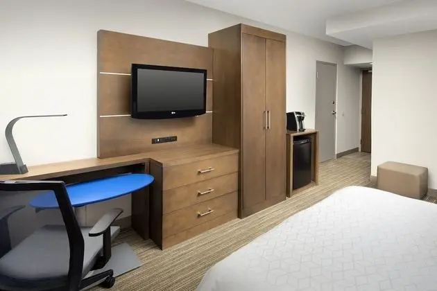 Standard Oda, 1 En Büyük (King) Boy Yatak, Engellilere Uygun (Communications Accessible)