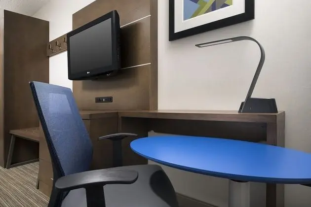 Standard Oda, 1 En Büyük (King) Boy Yatak, Engellilere Uygun (Communications Accessible)