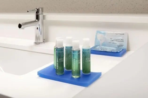 Standard Oda, 1 En Büyük (King) Boy Yatak, Engellilere Uygun (Communications Accessible)