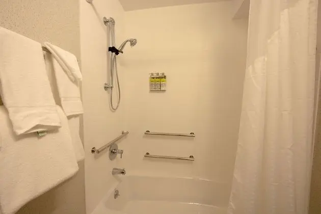 Standard Oda, 1 En Büyük (King) Boy Yatak, Engellilere Uygun (Mobility Tub)