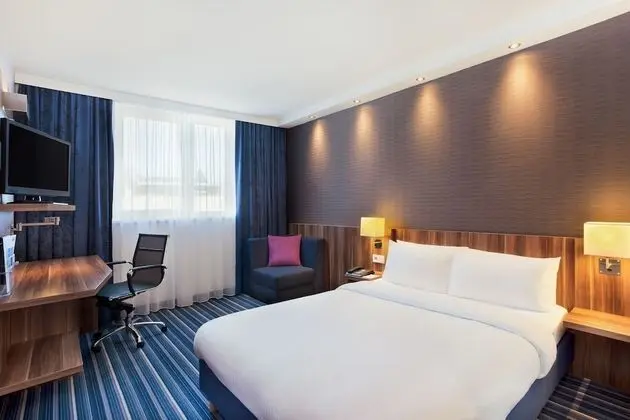 Standard Oda, Avlu Manzaralı (1 Queen, 2 Single & 1 Sofa Beds)