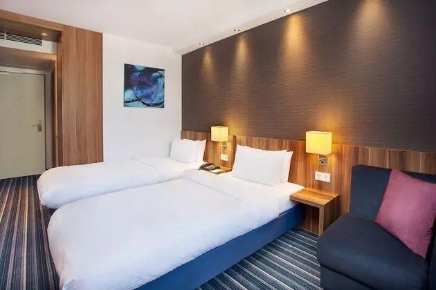 Standard Oda, Avlu Manzaralı (1 Queen, 2 Single & 1 Sofa Beds)