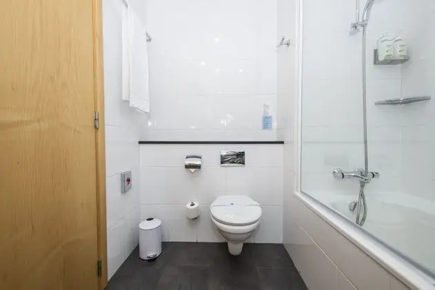 Standard Oda, 1 Büyük (Queen) Boy Yatak ve Çekyat