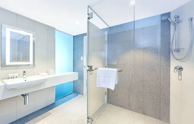 Standard Oda, 1 Büyük (Queen) Boy Yatak (Extra Floor Space)