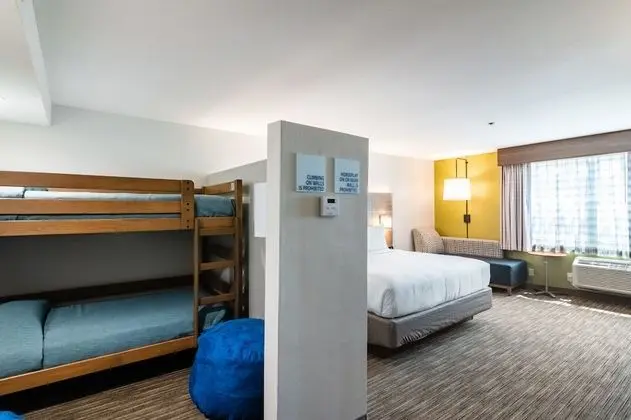 Süit, Birden Çok Yatak (Extra Living Area)
