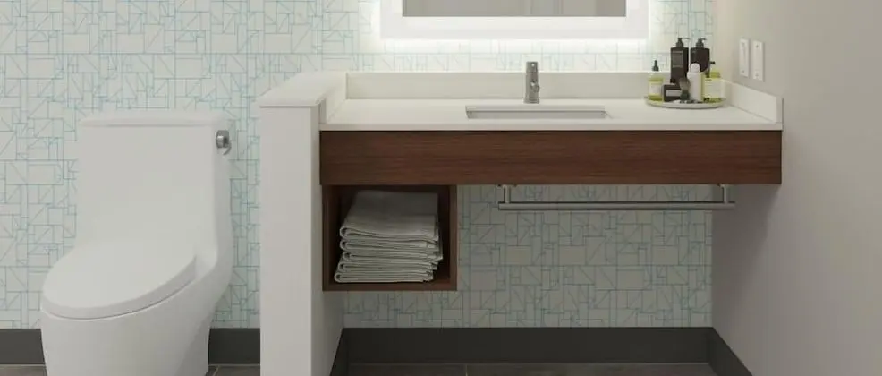 Oda, 1 En Büyük (King) Boy Yatak, Engellilere Uygun (Hearing, Roll-In Shower)