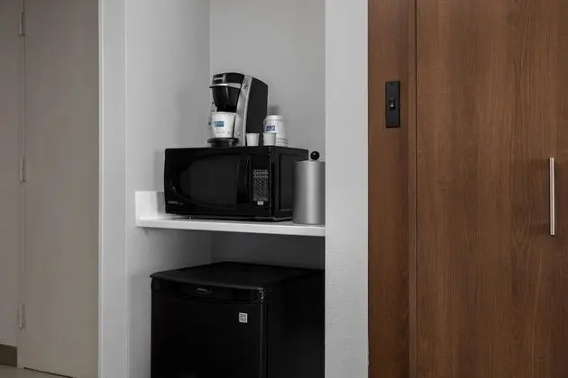Standard Oda, 1 En Büyük (King) Boy Yatak, Engellilere Uygun (Communication Accessible Tub)