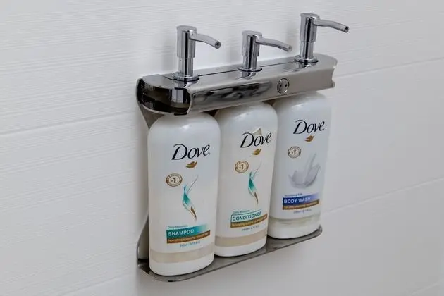Standard Oda, 2 Büyük (Queen) Boy Yatak, Engellilere Uygun (Roll-In Shower)