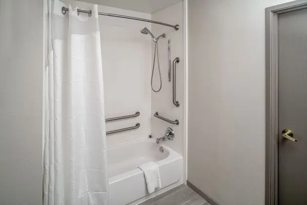 Süit, 1 En Büyük (King) Boy Yatak, Engellilere Uygun (Transfer Shower)