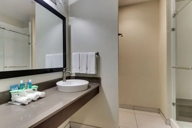 Standard Oda, 1 En Büyük (King) Boy Yatak (Extra Floor Space)