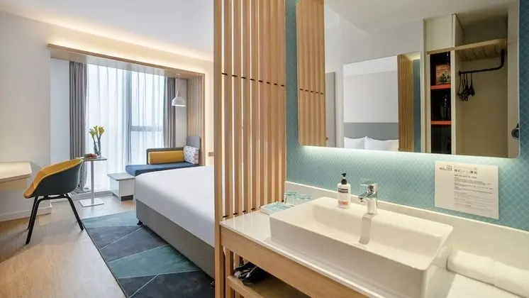 Oda, 1 En Büyük (King) Boy Yatak (Extra Floor Space)