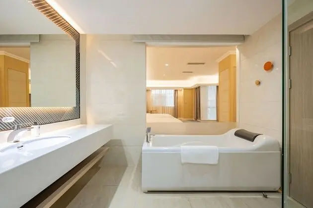 Süit, 1 Yatak Odası (Separate Bath and Shower)