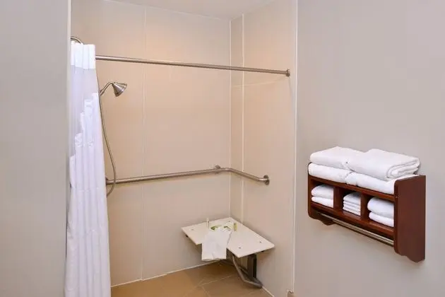 Standard Oda, 1 En Büyük (King) Boy Yatak, Engellilere Uygun (Accessible Tub)