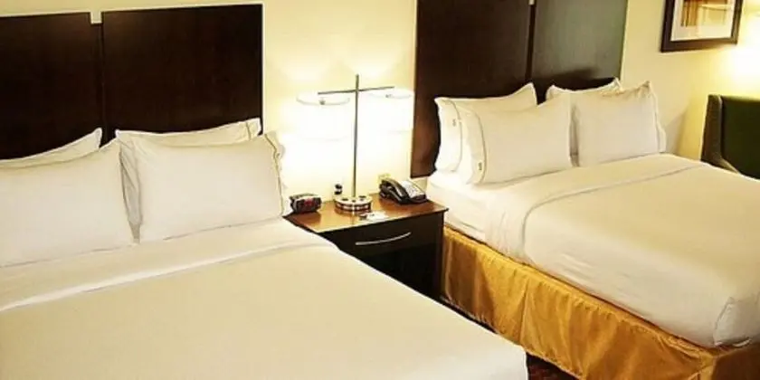 Standard Oda, 2 Büyük (Queen) Boy Yatak, Engellilere Uygun (Communication)