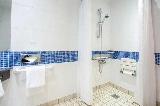 Standard Oda, 1 Çift Kişilik Yatak ve Çekyat, Engellilere Uygun