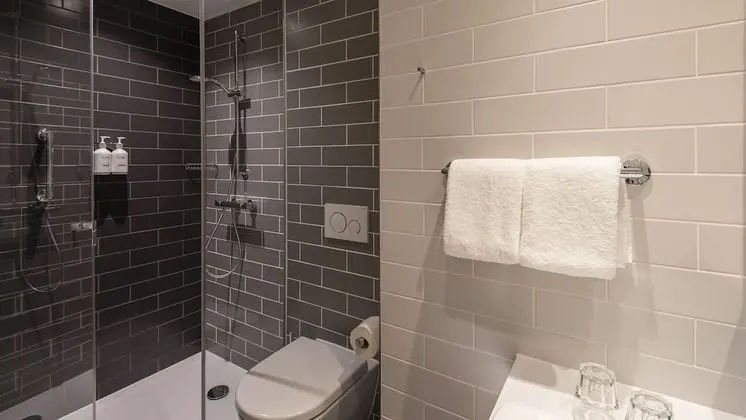 Standard Oda, 1 Büyük (Queen) Boy Yatak ve Çekyat