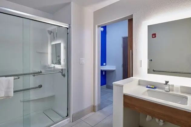 Süit, 1 En Büyük (King) Boy Yatak, Engellilere Uygun (Mobility Transfer Shower)