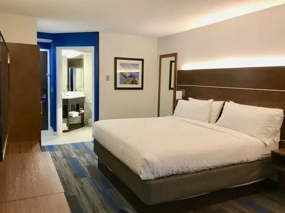 Oda, 1 En Büyük (King) Boy Yatak ve Çekyat (Top Floor)
