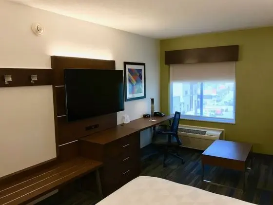Oda, 1 En Büyük (King) Boy Yatak ve Çekyat (Top Floor)