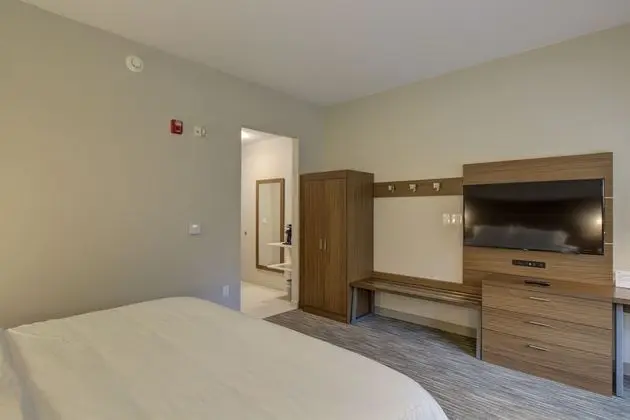 Standard Oda, 1 En Büyük (King) Boy Yatak, Engellilere Uygun (Communications, Accessible Tub)