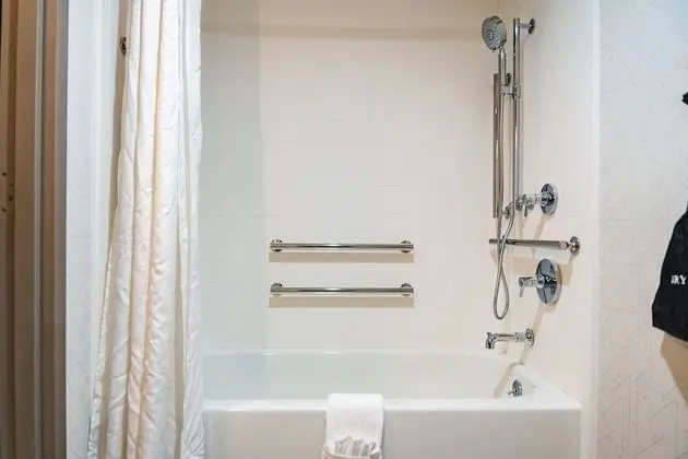 Engellilere uygun banyo