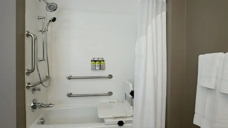 Süit, 1 En Büyük (King) Boy Yatak, Engellilere Uygun (Mobility Tub)