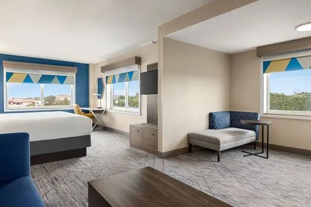 Süit, 1 En Büyük (King) Boy Yatak ve Çekyat (Extra Floor Space)