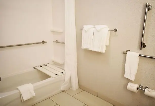 Standard Oda, 1 En Büyük (King) Boy Yatak, Engellilere Uygun (Accessible Tub)