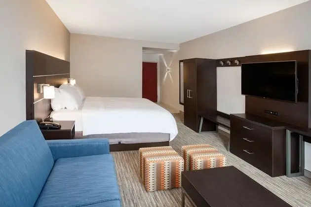 Oda, 1 En Büyük (King) Boy Yatak ve Çekyat (Extra Floor Space)