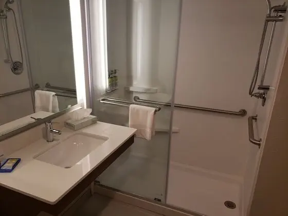 Standard Oda, 1 En Büyük (King) Boy Yatak (Mobil, Roll Shower)