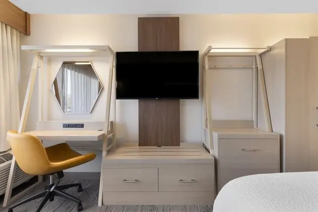 Standard Oda, 1 En Büyük (King) Boy Yatak, Havuz Manzaralı (Walk-In Shower)