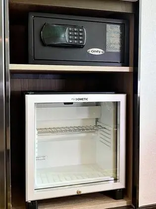 Standard Oda, 1 Büyük (Queen) Boy Yatak (Extra Floor Space)