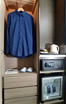 Standard Oda, 1 Büyük (Queen) Boy Yatak (Extra Floor Space)
