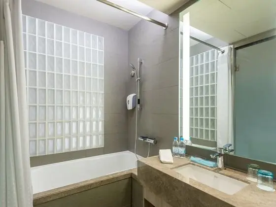 Standard Oda, 1 Büyük (Queen) Boy Yatak (Bath Shower Combination)