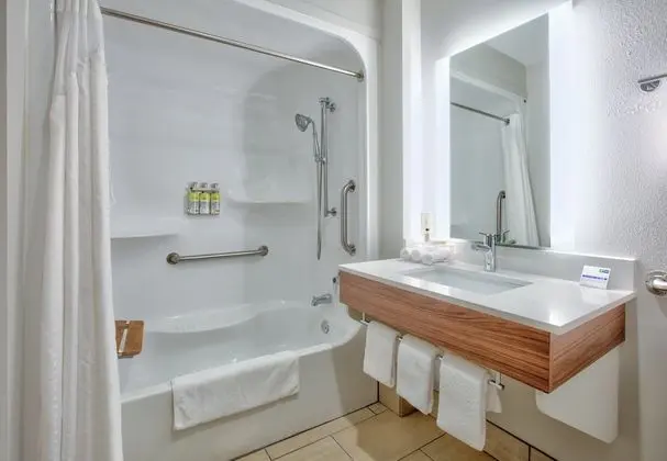 Standard Oda, 1 Büyük (Queen) Boy Yatak, Engellilere Uygun (Wheelchair)