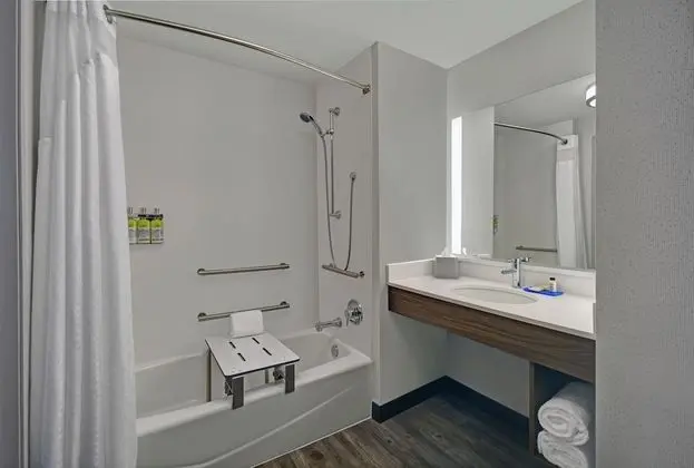 Standard Oda, 1 En Büyük (King) Boy Yatak, Engellilere Uygun (Mobility, Tub)