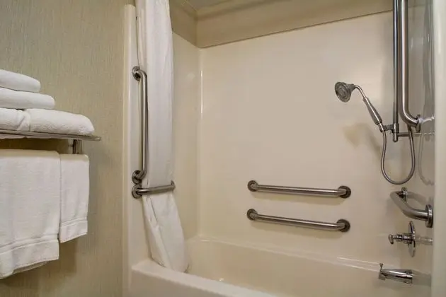 Standard Oda, 2 Tek Kişilik Yatak, Engellilere Uygun (Mobility, Accessible Tub)