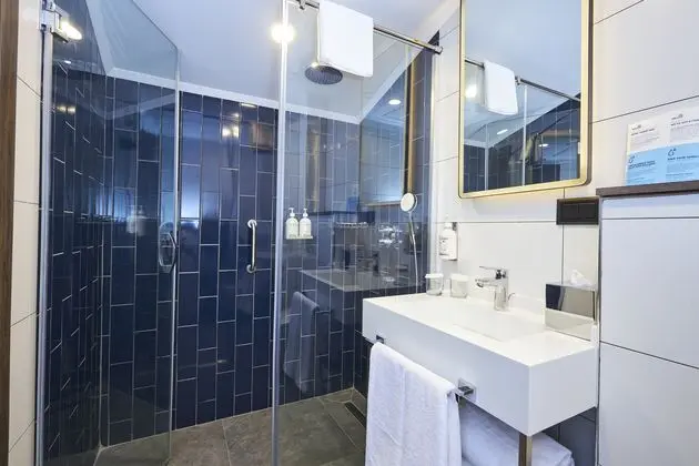 1 Queen Standard Double Room With Balcony