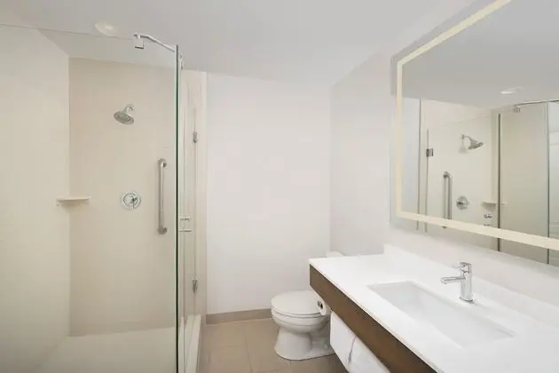 Oda, 2 Büyük (Queen) Boy Yatak (Bath Shower Combination)