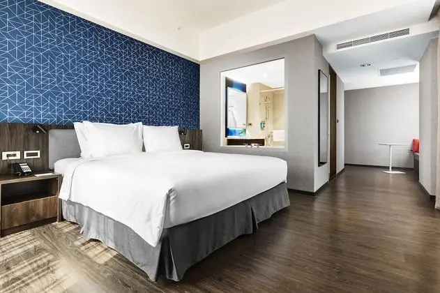 Standard Oda, 1 En Büyük (King) Boy Yatak, Nehir Manzaralı (High Floor)