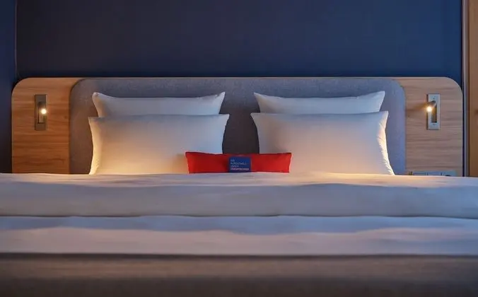 Standard Oda, 1 Büyük (Queen) Boy Yatak ve Çekyat (With Sofa Bed)