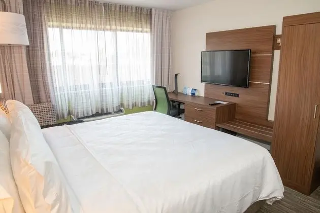Standard Oda, 1 Büyük (Queen) Boy Yatak, Engellilere Uygun (Comm, Mobil Tub)