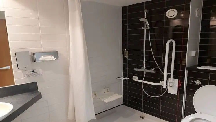 Oda, 1 Çift Kişilik Yatak, Engellilere Uygun (Wheelchair)