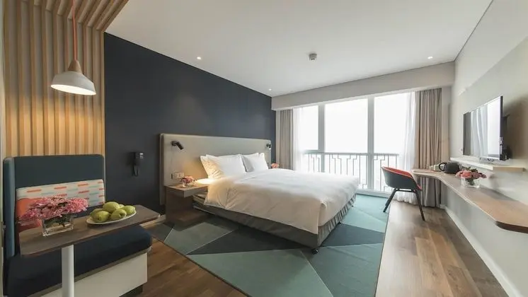 Standard Oda, 1 En Büyük (King) Boy Yatak, Göl Manzaralı (Audio Visual)