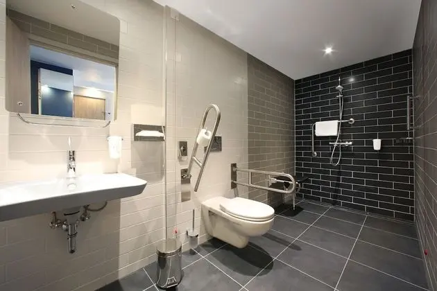 Standard Oda, 1 Büyük (Queen) Boy Yatak, Engellilere Uygun