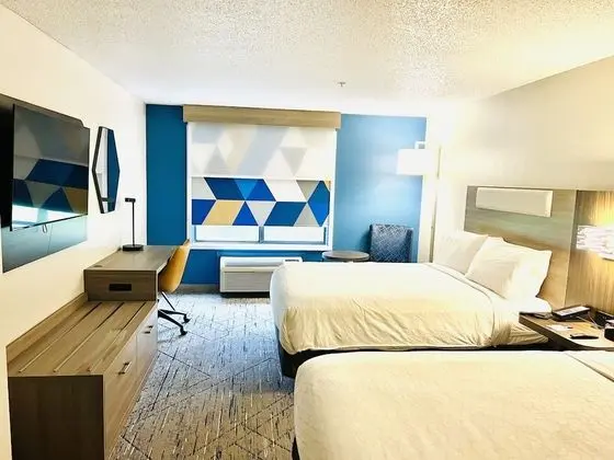 Oda, 2 Büyük (Queen) Boy Yatak, Engellilere Uygun (Communications/Mobility Accessible)