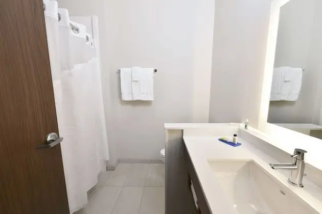 Standard Oda, 1 En Büyük (King) Boy Yatak, Engellilere Uygun (Hearing)